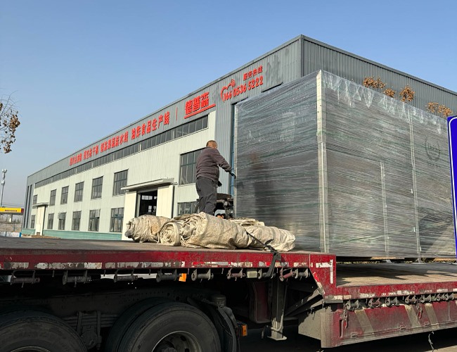 中型蒸汽去皮機(jī)裝車發(fā)貨