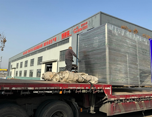 中型蒸汽去皮機(jī)裝車發(fā)貨