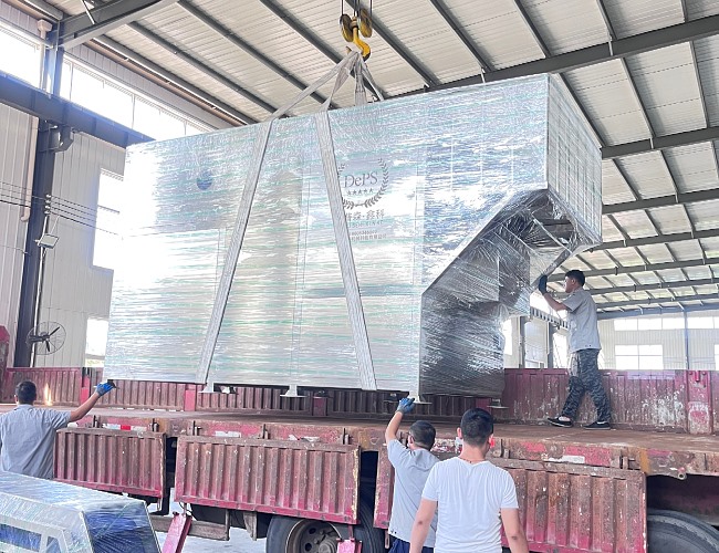 小型蒸汽去皮設(shè)備裝車發(fā)貨